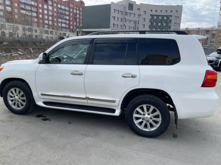 Выставлен на продажу автомобиль TOYOTA LAND CRUISER 200